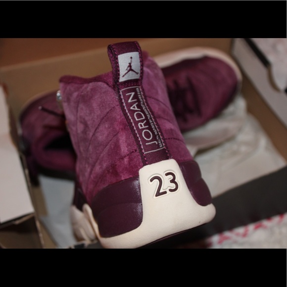 Air Jordan 12 - Picture 2 of 4